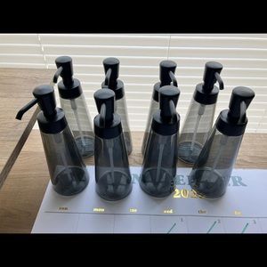 8 pieces of Room Essentials Easy-To-Use Soap/Lotion Pump Black| 270 ml |Set of 8